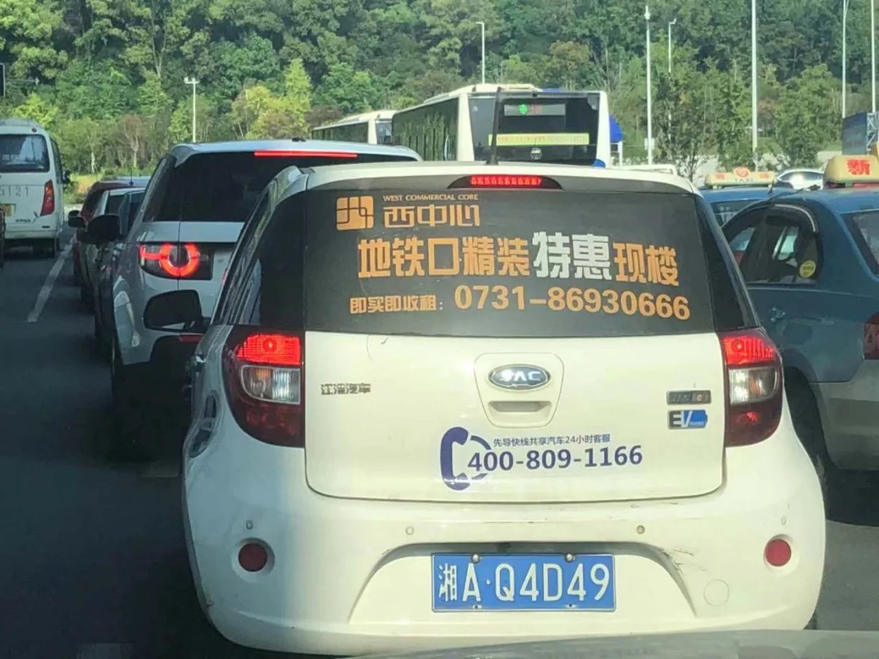 移動(dòng)的廣告牌 汽車(chē)出租車(chē)車(chē)后貼廣告的市場(chǎng)價(jià)值與合規(guī)之道